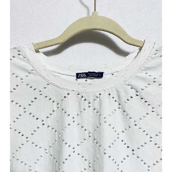 Zara Top Womens Medium Eyelet Short Sleeve Ruffle Trim White Stretch Knit Boho - Picture 3 of 6